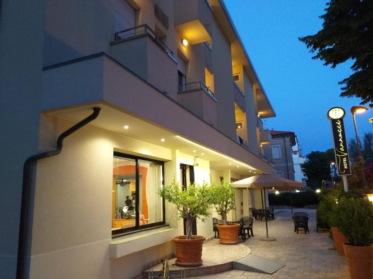 Hotel Vannucci Rimini Exterior foto