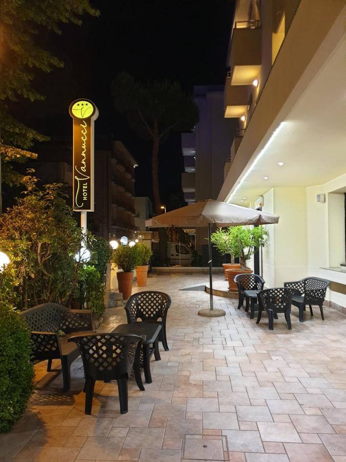 Hotel Vannucci Rimini Exterior foto