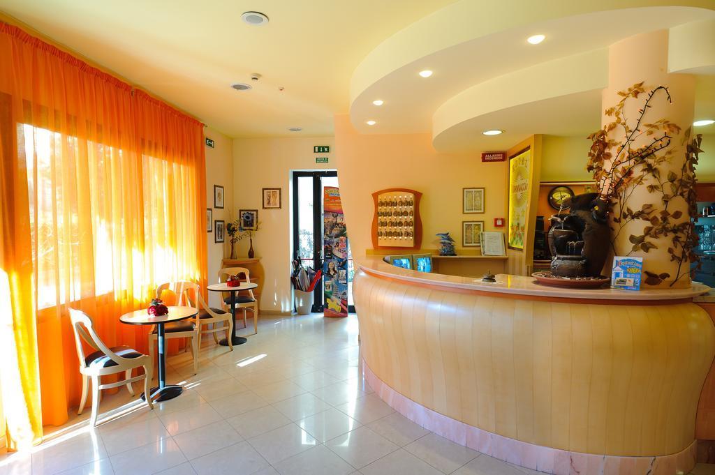 Hotel Vannucci Rimini Exterior foto