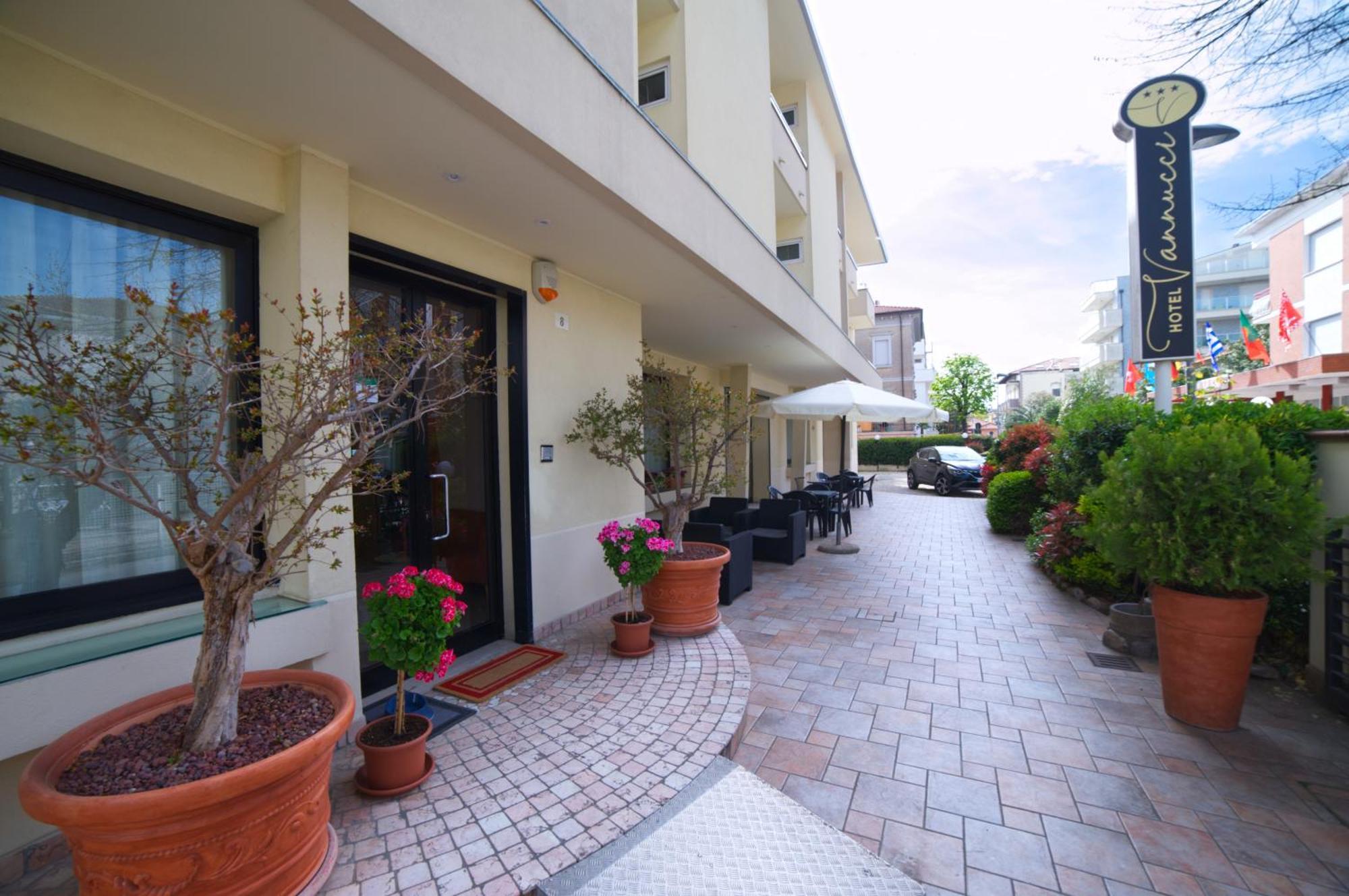 Hotel Vannucci Rimini Exterior foto