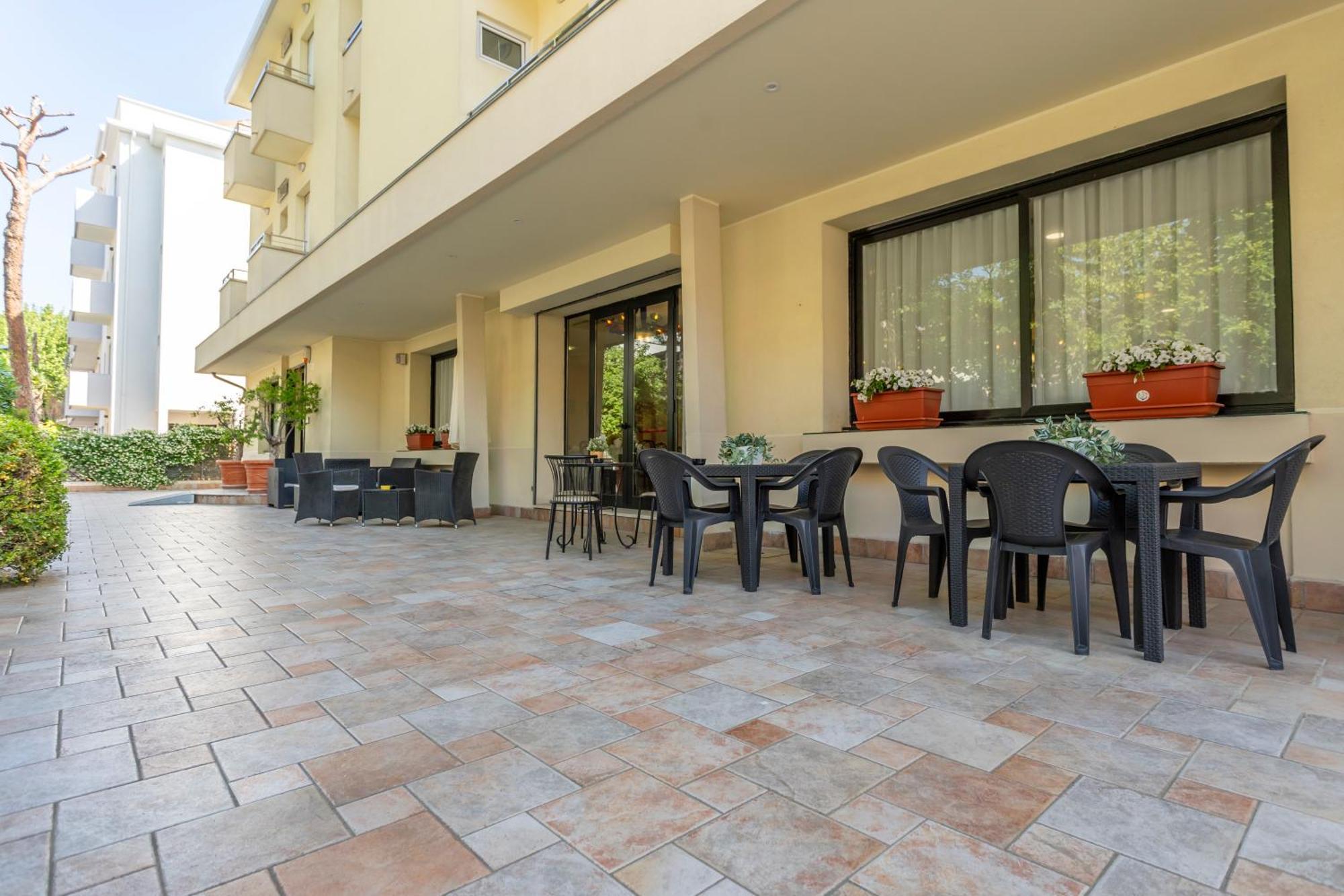 Hotel Vannucci Rimini Exterior foto