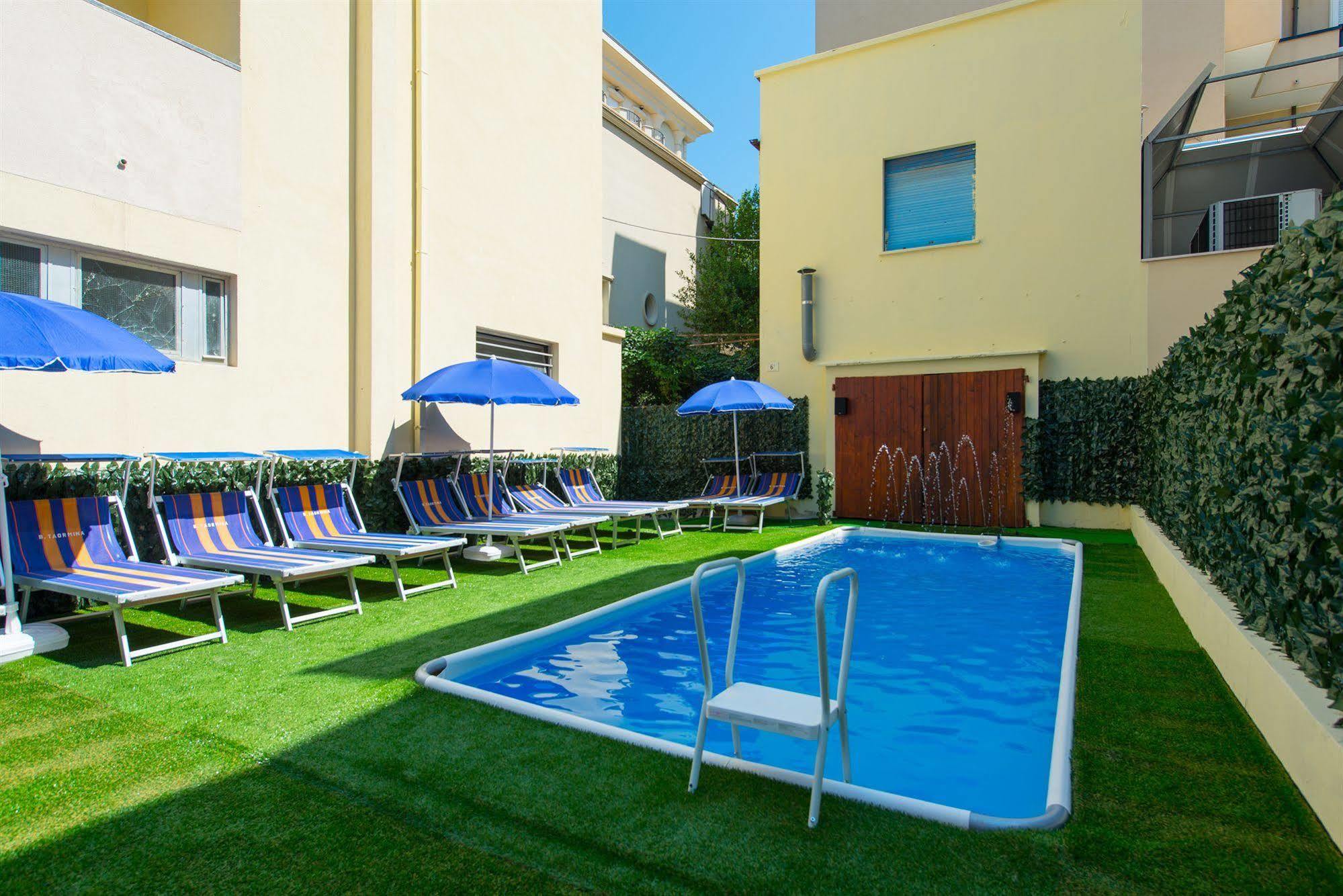 Hotel Vannucci Rimini Exterior foto